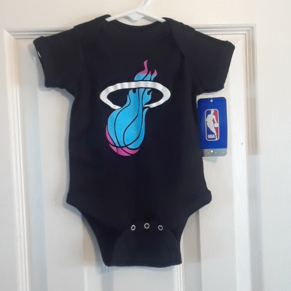 BRAND NEW! unisex onsie